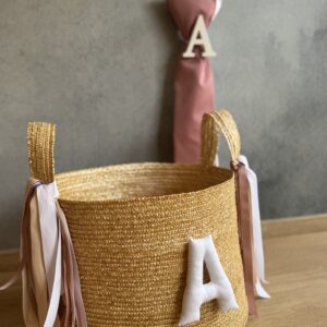 ψάθινο καλάθι μονόγραμμα