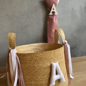 ψάθινο καλάθι μονόγραμμα