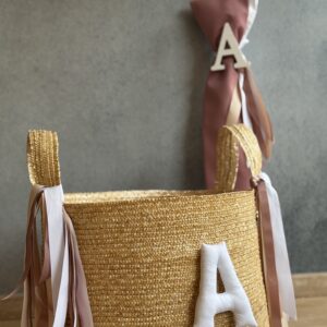 ψάθινο καλάθι μονόγραμμα